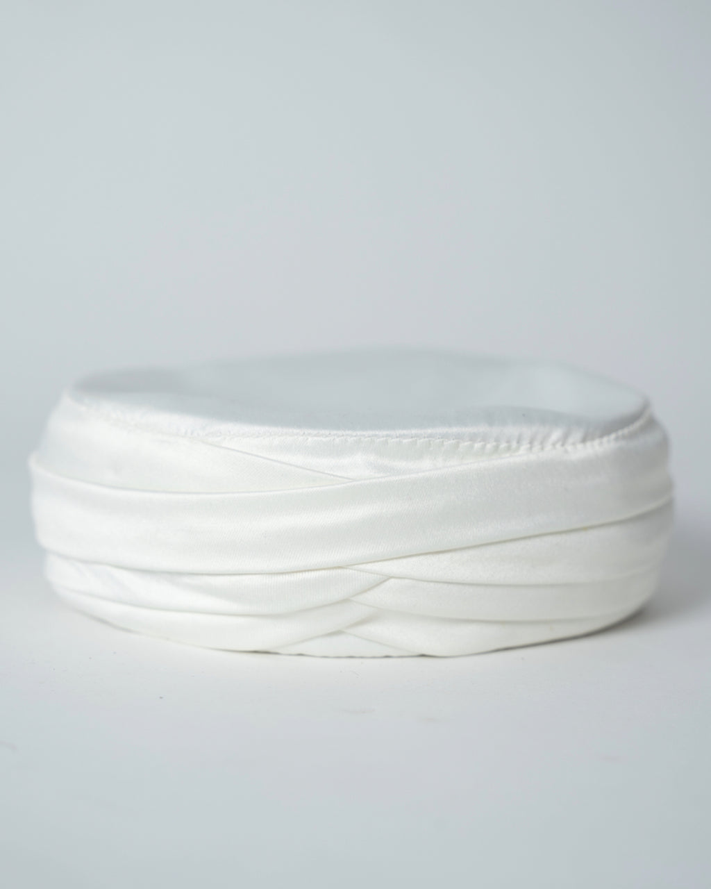 amama homme matiere type-razza de couleur blanche vue face