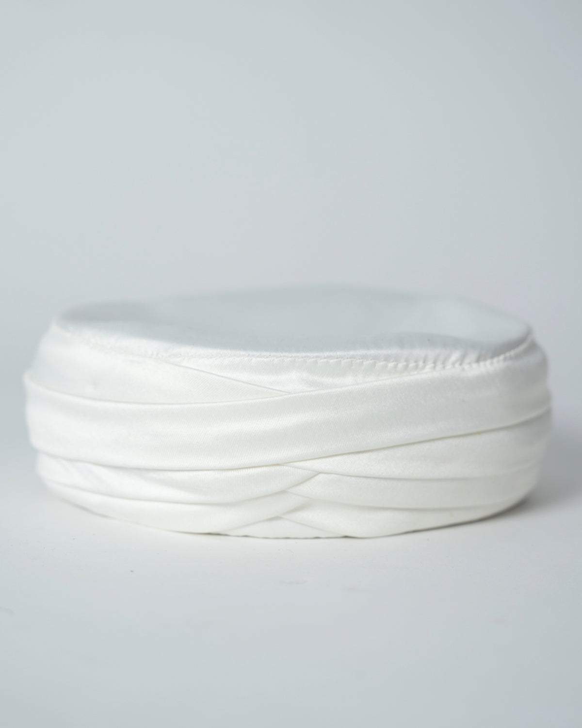 amama homme matiere type-razza de couleur blanche vue face