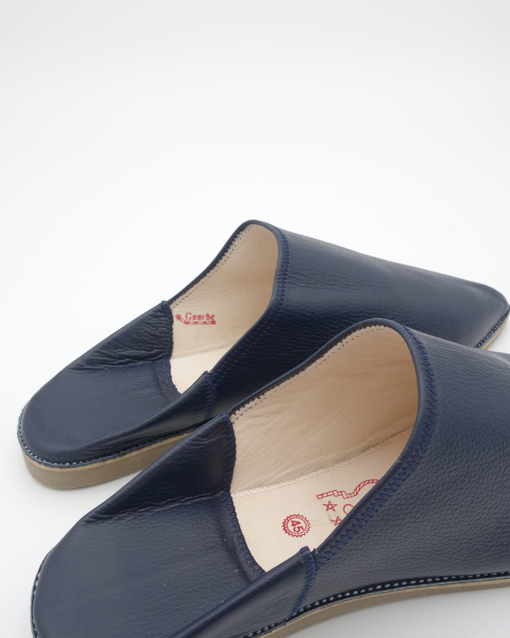 babouches homme matiere cuir de couleur bleues vue arriere-trois-quart