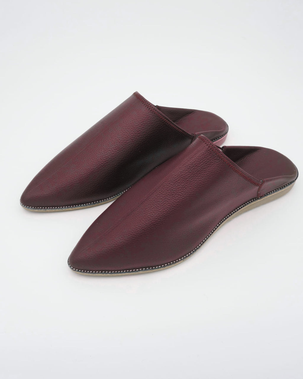 babouches homme matiere cuir de couleur rouges vue face-trois-quart
