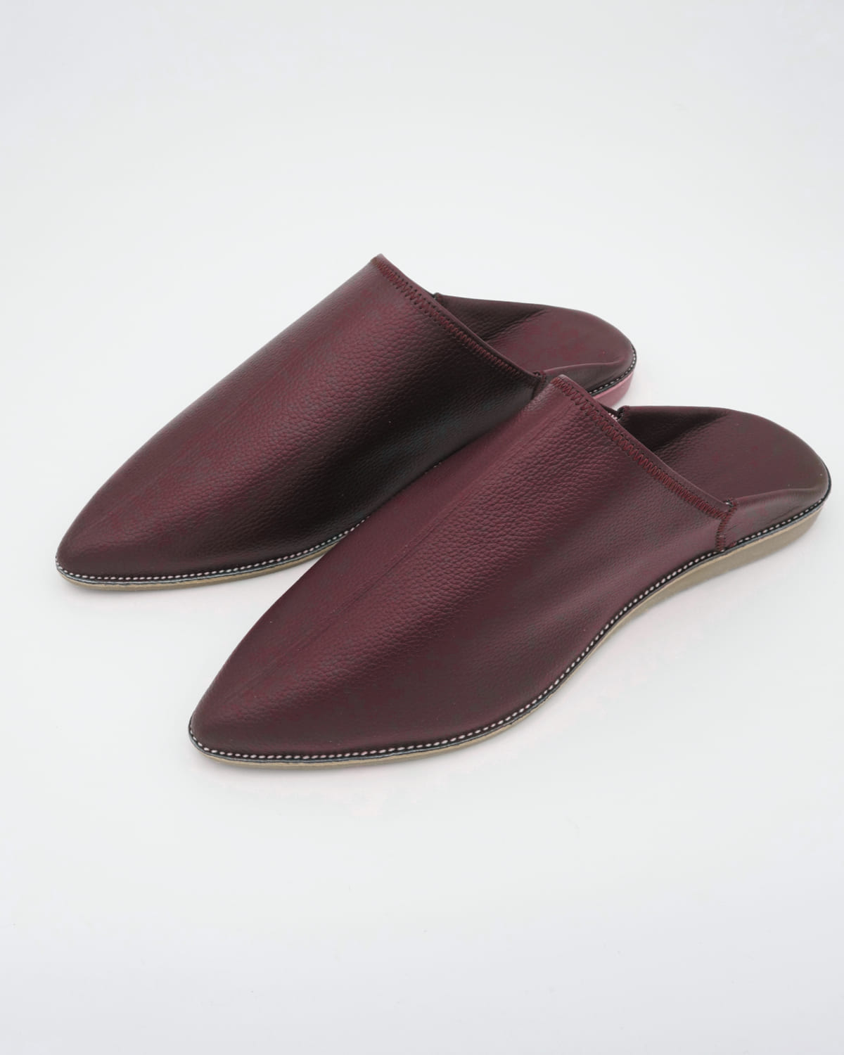 babouches homme matiere cuir de couleur rouges vue face-trois-quart