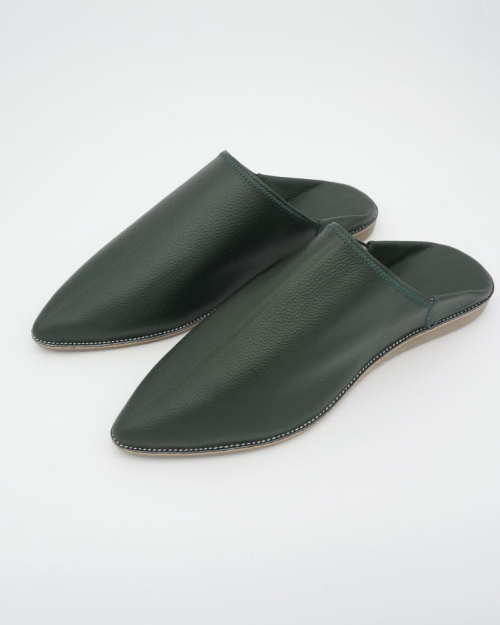 babouches homme matiere cuir de couleur vertes vue face-trois-quart