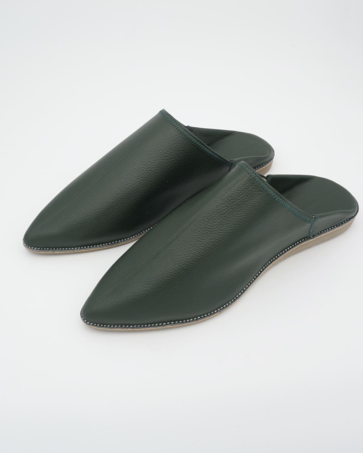 babouches homme matiere cuir de couleur vertes vue face-trois-quart