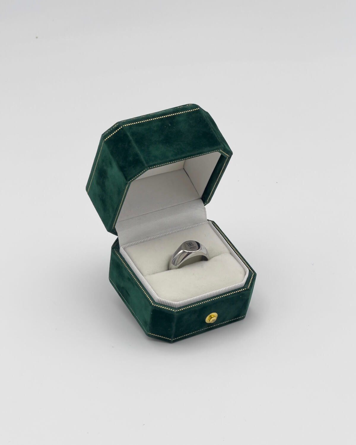 bague homme matiere acier de couleur argente vue face-trois-quart