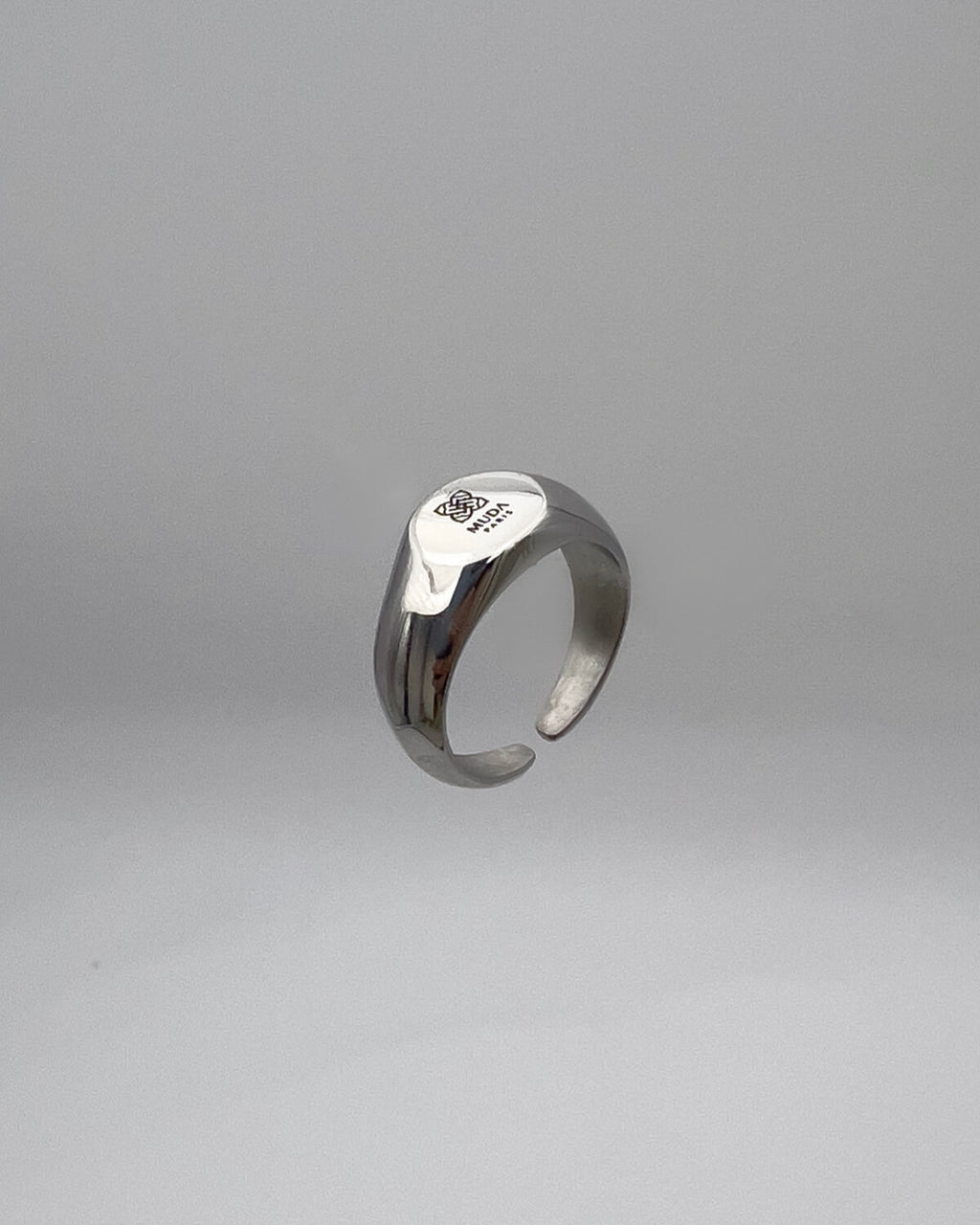 bague homme matiere acier de couleur argente vue entiere