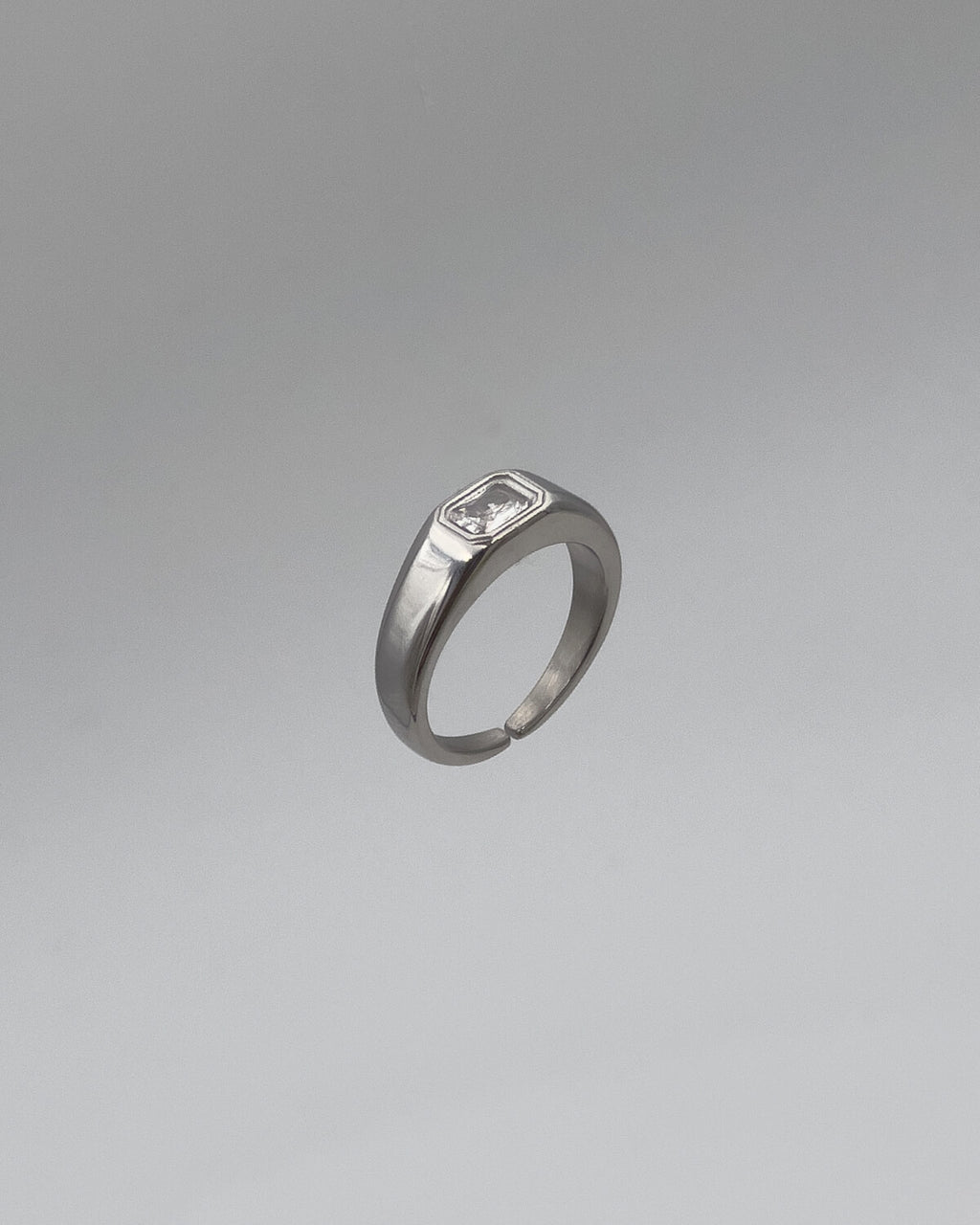 bague homme matiere acier de couleur diamant vue entiere