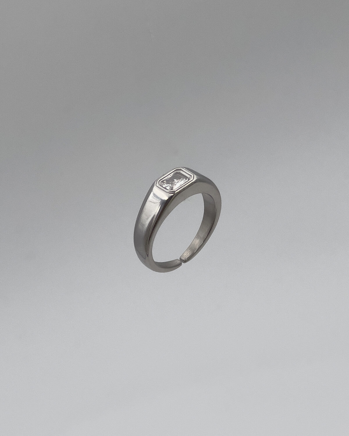 bague homme matiere acier de couleur diamant vue entiere