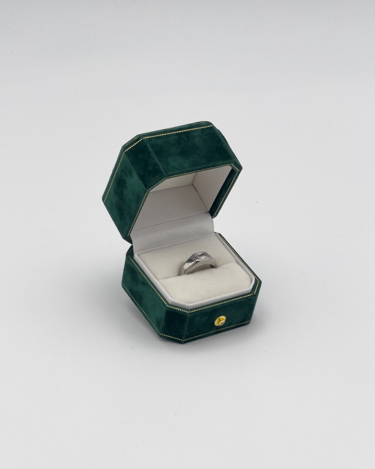 bague homme matiere acier de couleur diamant vue face-trois-quart