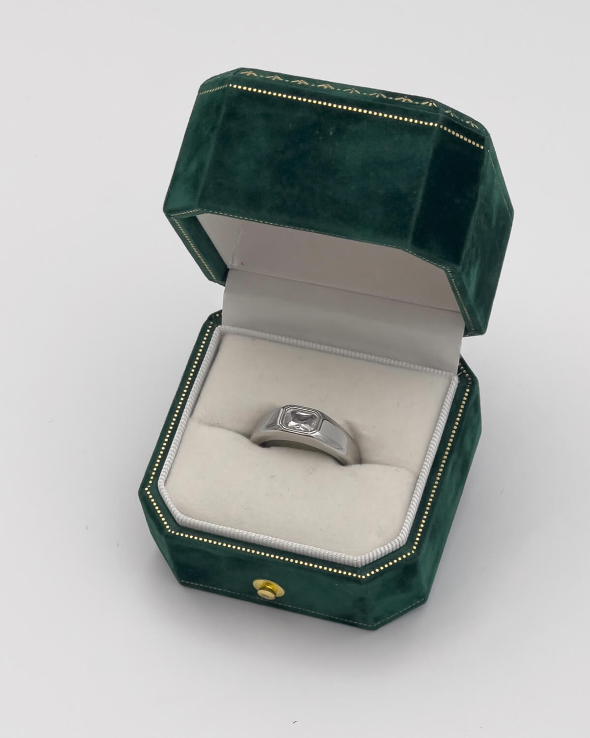 bague homme matiere acier de couleur diamant vue face-trois-quart