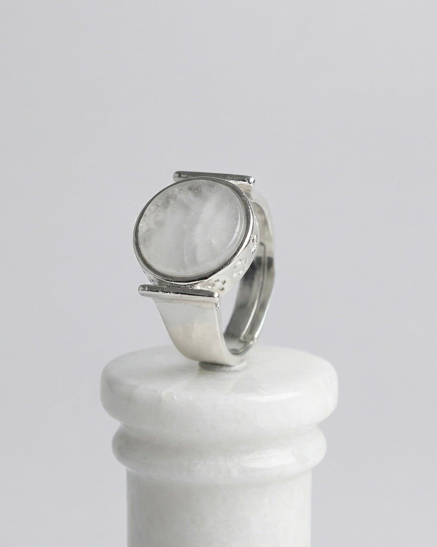 bague homme matiere laiton de couleur blanche vue entiere