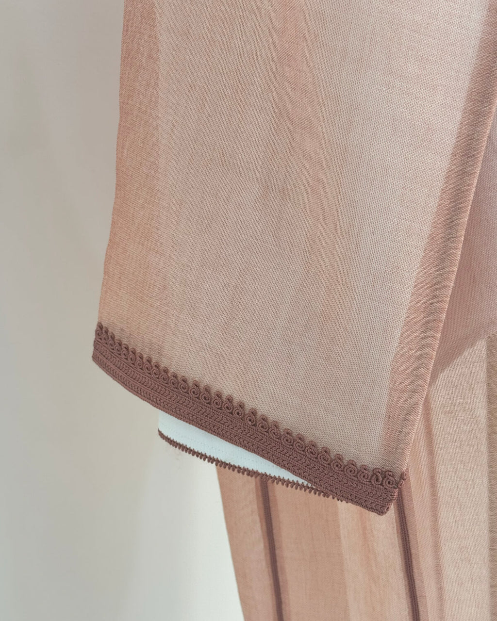 Caftán rosa de lujo de tres piezas