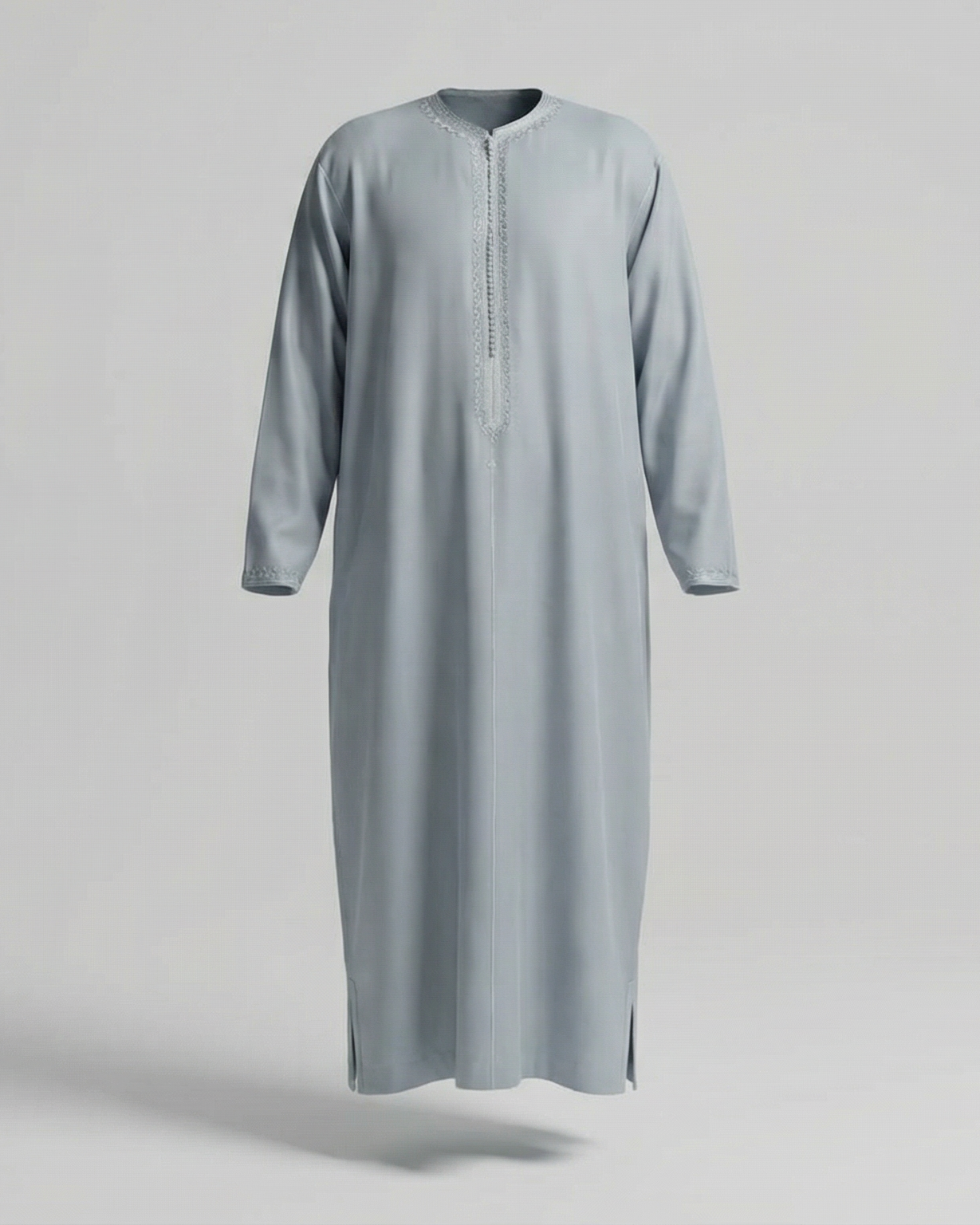 mannequin portant caftan homme matiere gabardine de couleur gris avec un travail finition faite main vue entiere