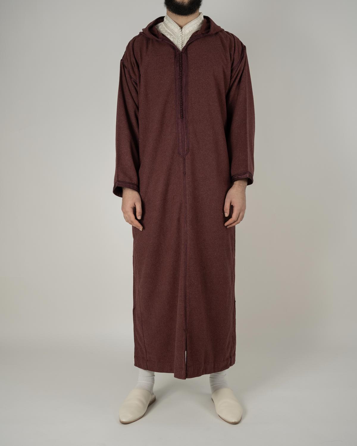 mannequin portant djellaba homme matiere epaisse de couleur gris avec un travail finition faite main vue entiere