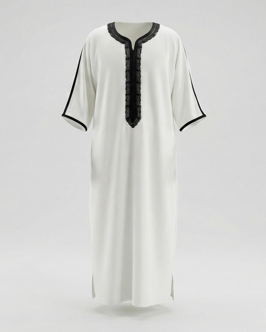 mannequin portant gandoura homme matiere gabardine de couleur blanc-et-bleu avec un travail motifs traditionnels brodés vue entiere