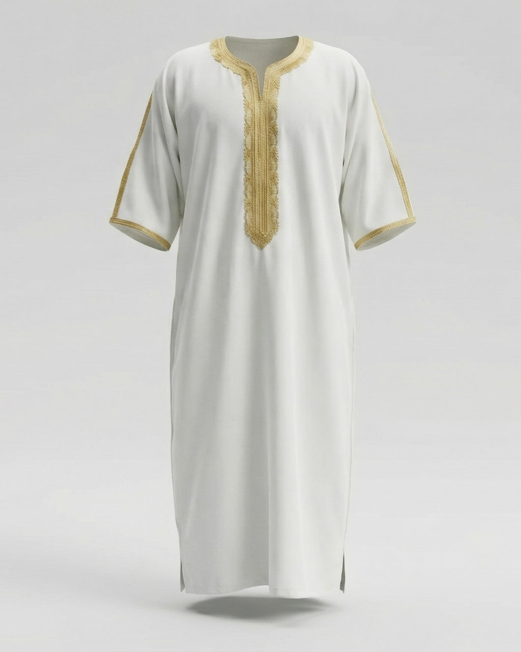 mannequin portant gandoura homme matiere gabardine de couleur blanc-et-or avec un travail motifs traditionnels brodés vue entiere