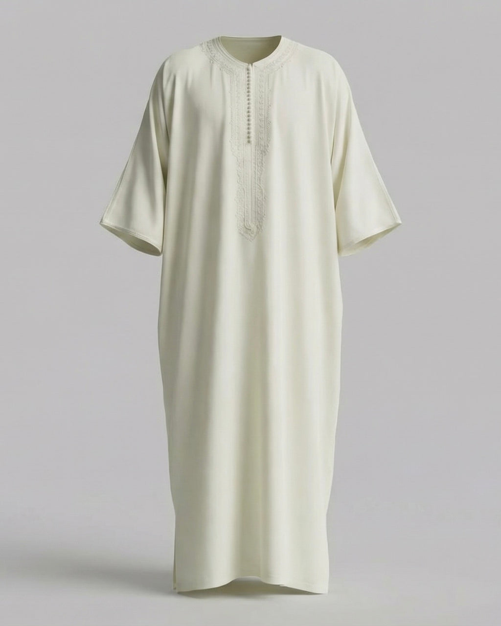 mannequin portant gandoura homme matiere gabardine de couleur blanc avec un travail finition faite main vue entiere