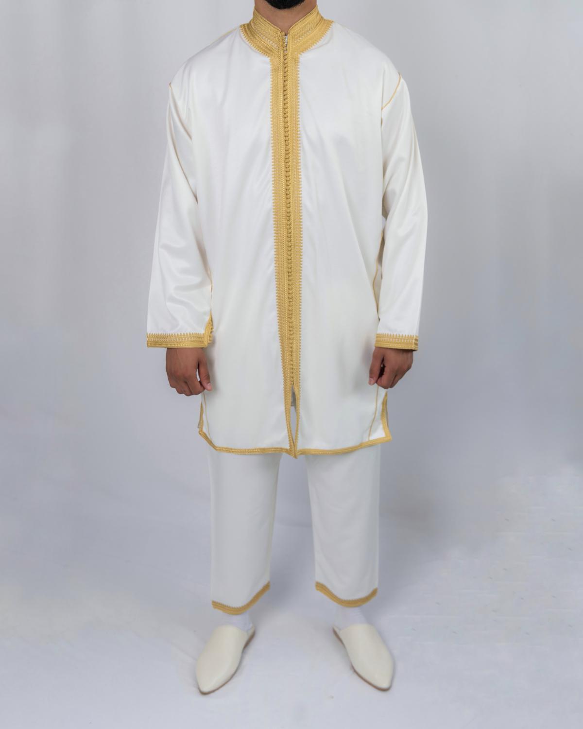 mannequin portant jabador homme matiere deux-pieces de couleur blanc-et-or avec un travail finition faite main vue entiere