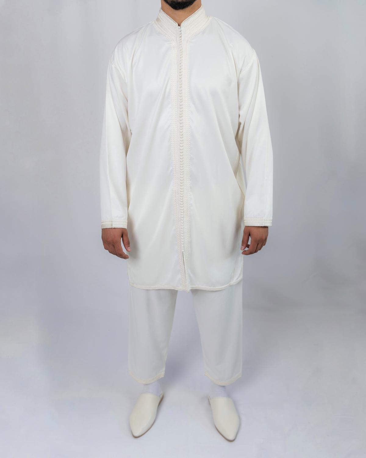 mannequin portant jabador homme matiere deux-pieces de couleur blanc avec un travail finition faite main vue entiere