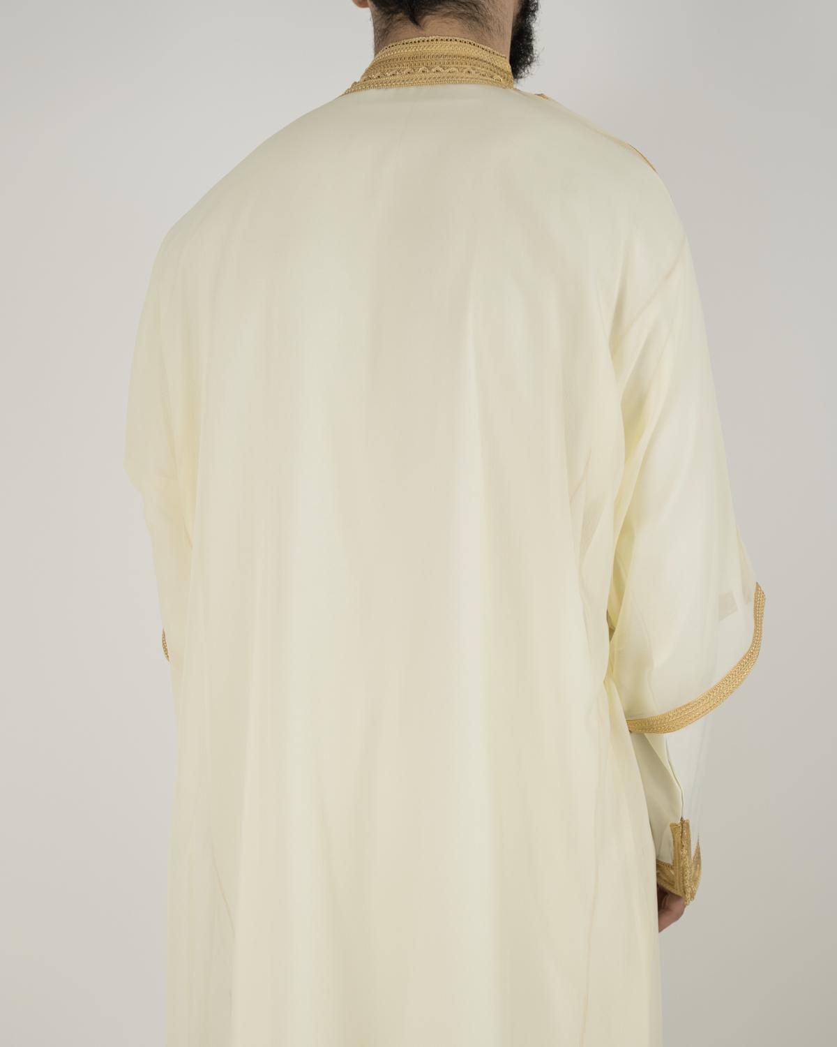 mannequin portant jabador homme matiere trois-pieces de couleur blanc-et-or avec un travail finition faite main vue dos