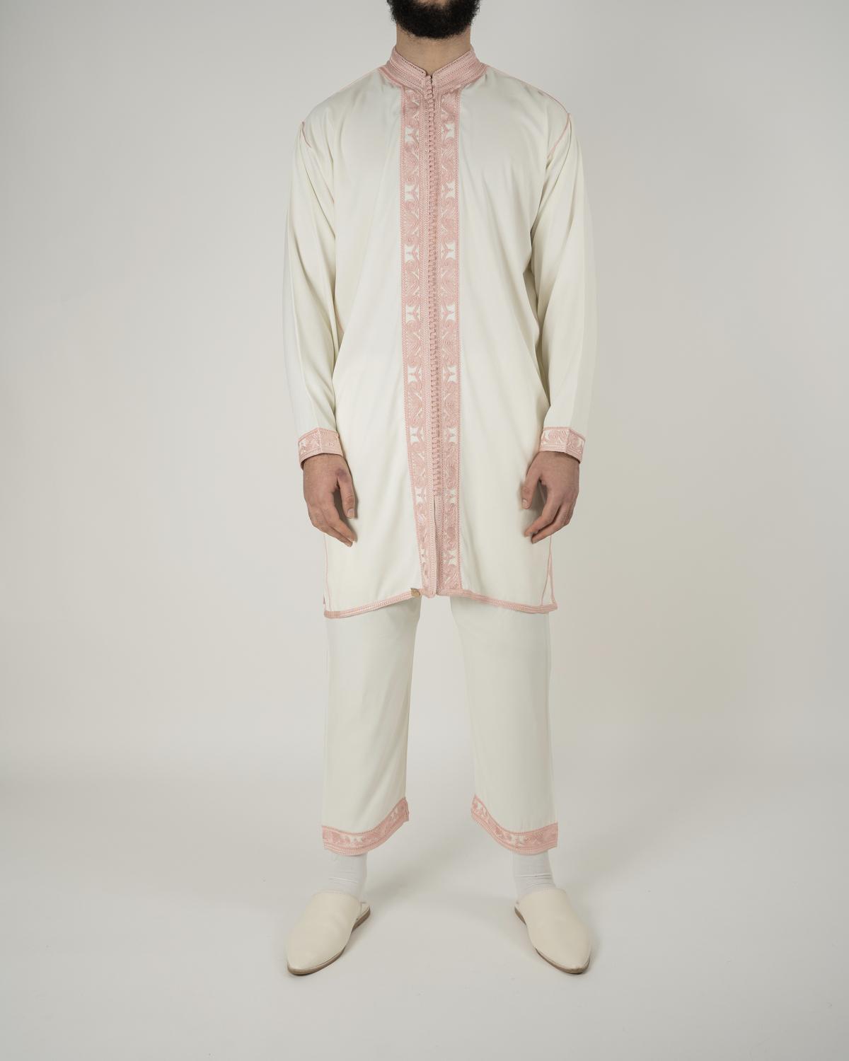 mannequin portant jabador homme matiere trois-pieces de couleur blanc-et-rose avec un travail finition faite main vue entiere