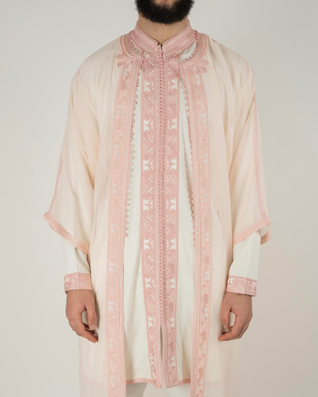 mannequin portant jabador homme matiere trois-pieces de couleur blanc-et-rose avec un travail finition faite main vue face-rapprochee