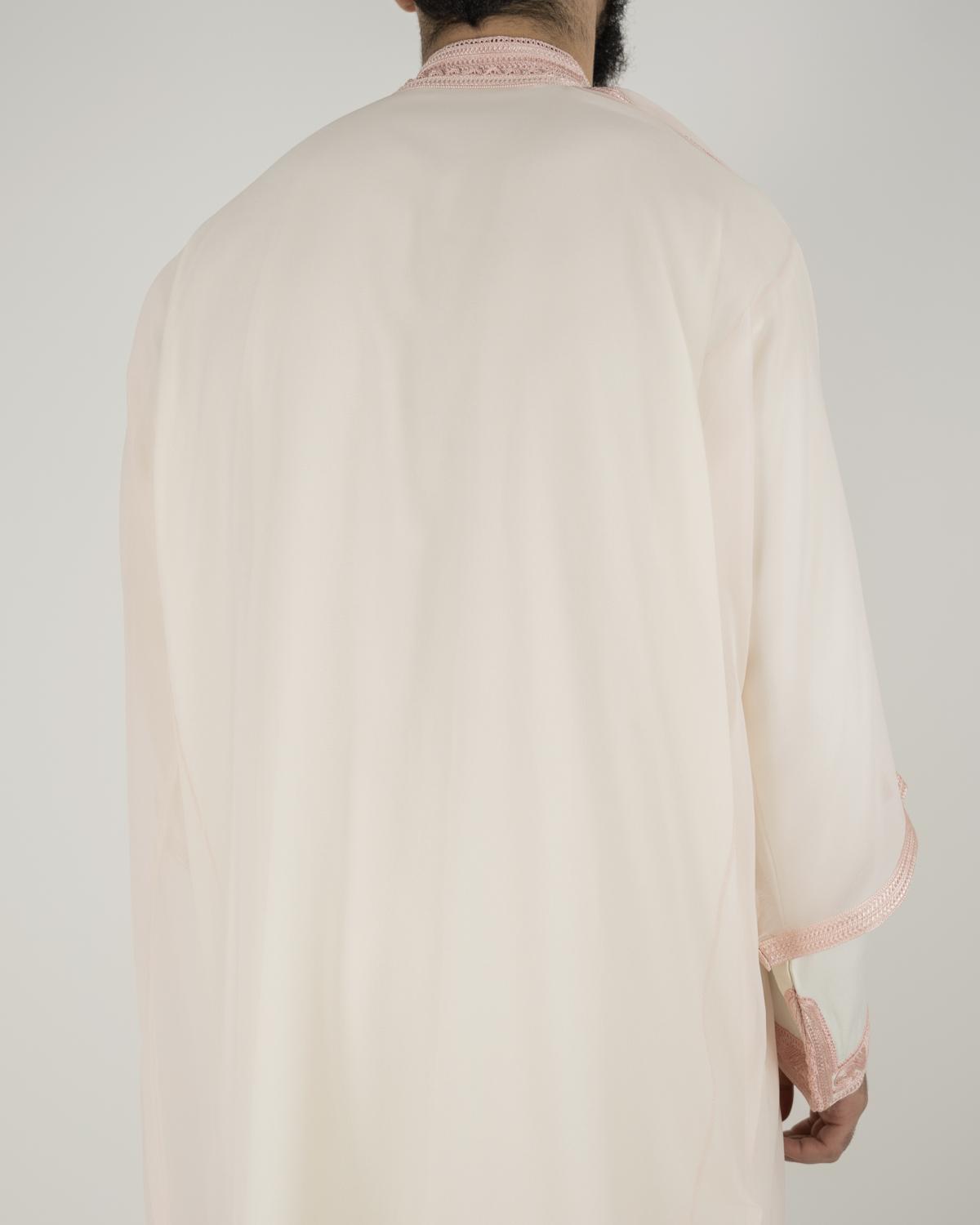 mannequin portant jabador homme matiere trois-pieces de couleur blanc-et-rose avec un travail finition faite main vue dos