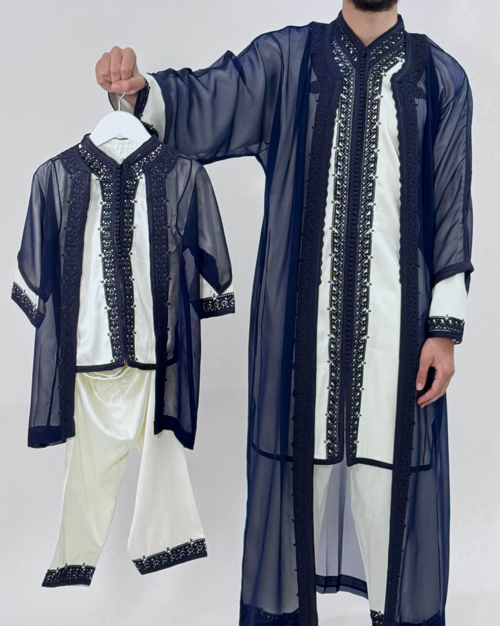 mannequin portant jabador homme matiere trois-pieces de couleur bleu avec un travail finition faite main vue dos