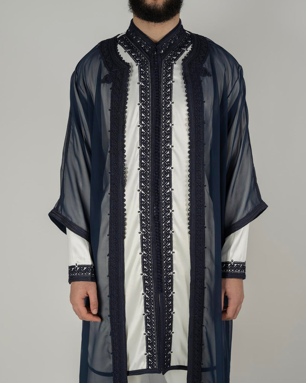 mannequin portant jabador homme matiere trois-pieces de couleur bleu avec un travail finition faite main vue face-rapprochee