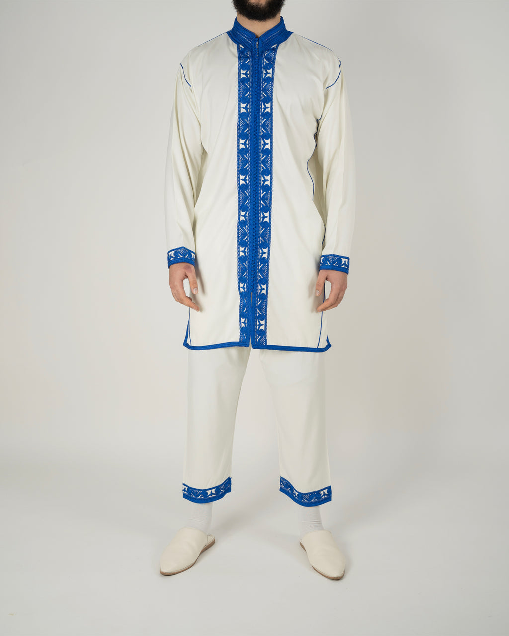 mannequin portant jabador homme matiere trois-pieces de couleur bleu avec un travail finition faite main vue entiere