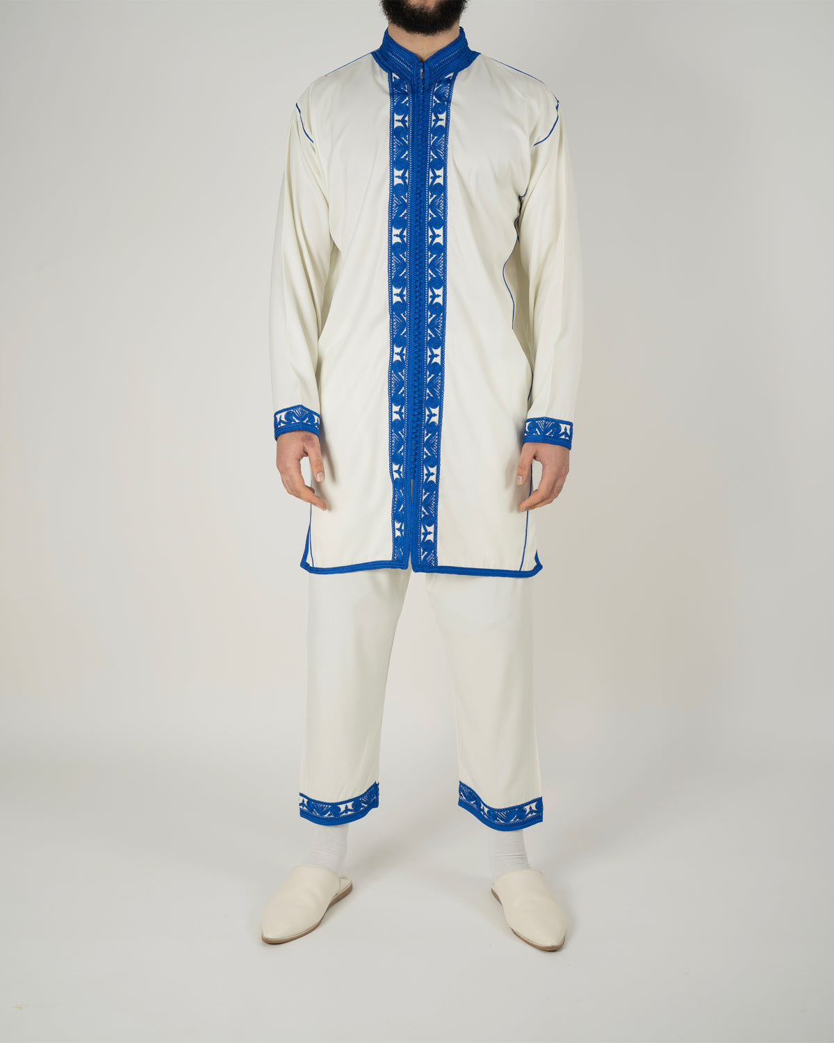 mannequin portant jabador homme matiere trois-pieces de couleur bleu avec un travail finition faite main vue entiere