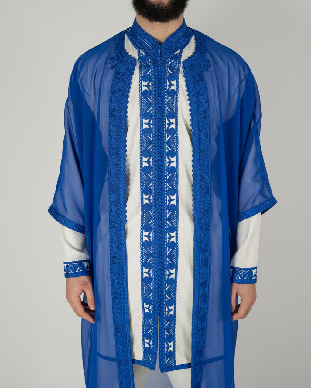 mannequin portant jabador homme matiere trois-pieces de couleur bleu avec un travail finition faite main vue face-rapprochee