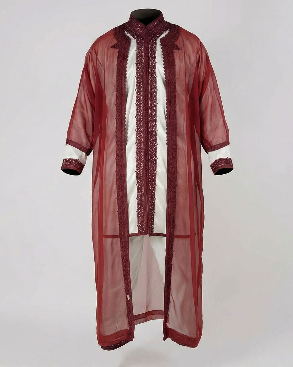 mannequin portant jabador homme matiere trois-pieces de couleur bordeaux avec un travail finition faite main vue entiere