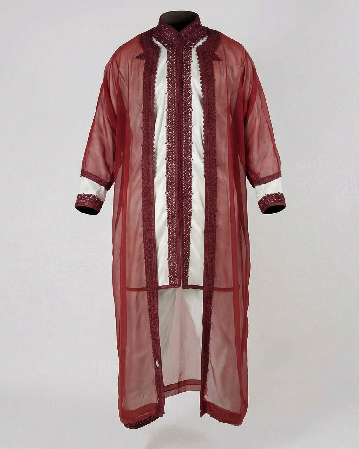 mannequin portant jabador homme matiere trois-pieces de couleur bordeaux avec un travail finition faite main vue entiere