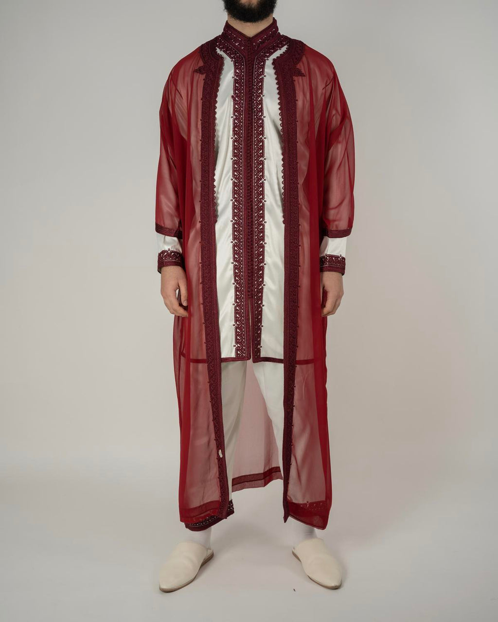 mannequin portant jabador homme matiere trois-pieces de couleur bordeaux avec un travail finition faite main vue entiere
