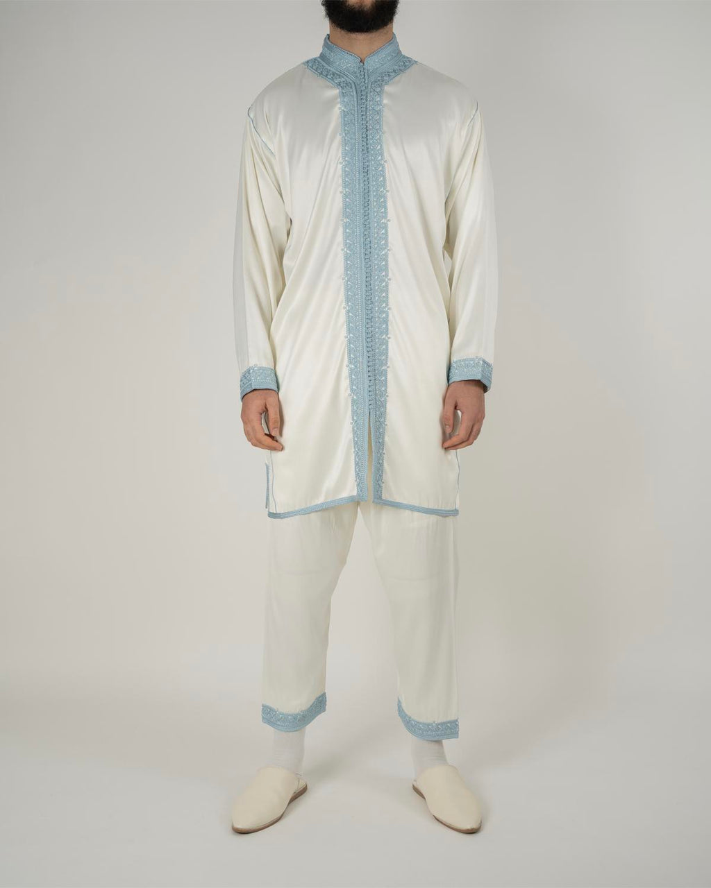 mannequin portant jabador homme matiere trois-pieces de couleur cyan avec un travail finition faite main vue entiere
