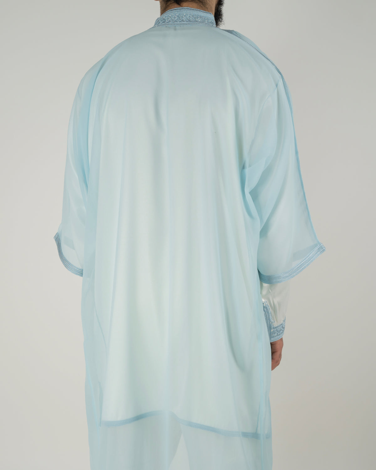 mannequin portant jabador homme matiere trois-pieces de couleur cyan avec un travail finition faite main vue dos
