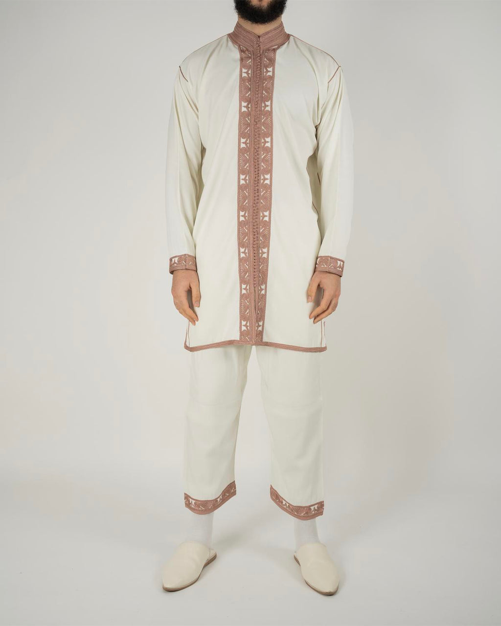 mannequin portant jabador homme matiere trois-pieces de couleur rose-gold avec un travail finition faite main vue entiere