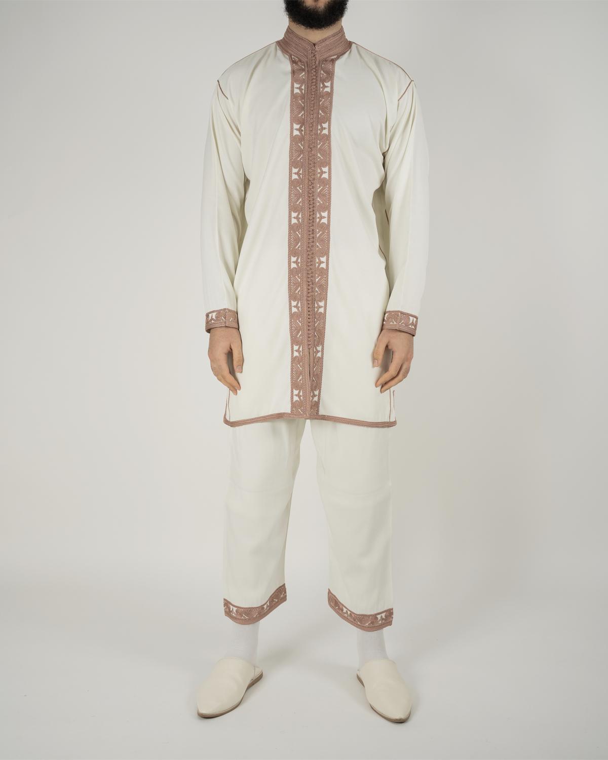 mannequin portant jabador homme matiere trois-pieces de couleur rose-gold avec un travail finition faite main vue entiere