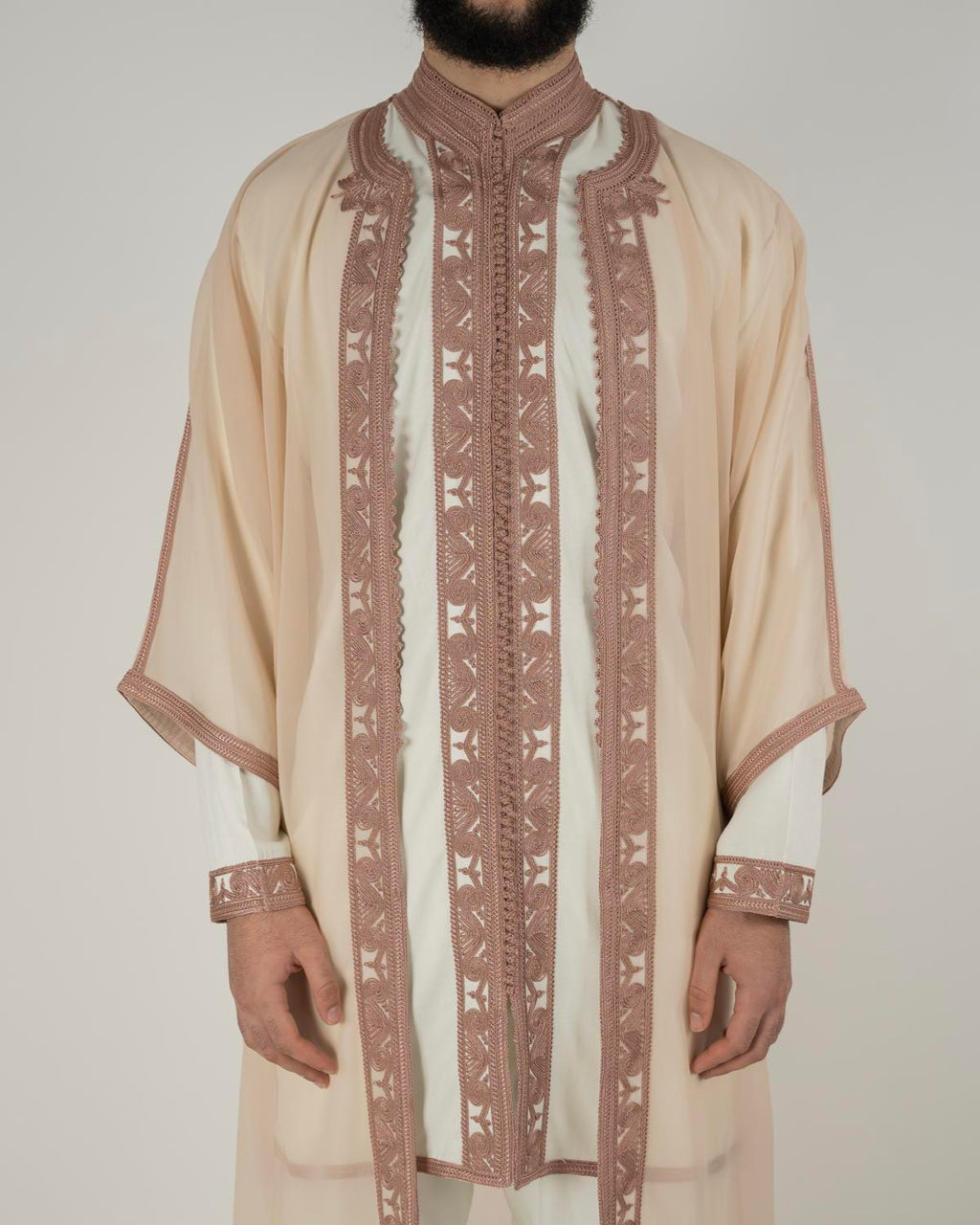 mannequin portant jabador homme matiere trois-pieces de couleur rose-gold avec un travail finition faite main vue face-rapprochee