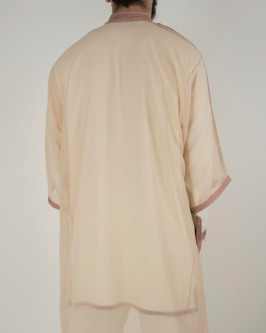 mannequin portant jabador homme matiere trois-pieces de couleur rose-gold avec un travail finition faite main vue dos