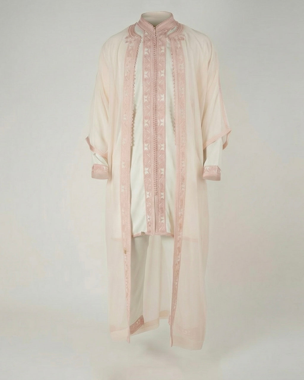 mannequin portant jabador homme matiere trois-pieces de couleur rose-gold avec un travail finition faite main vue entiere