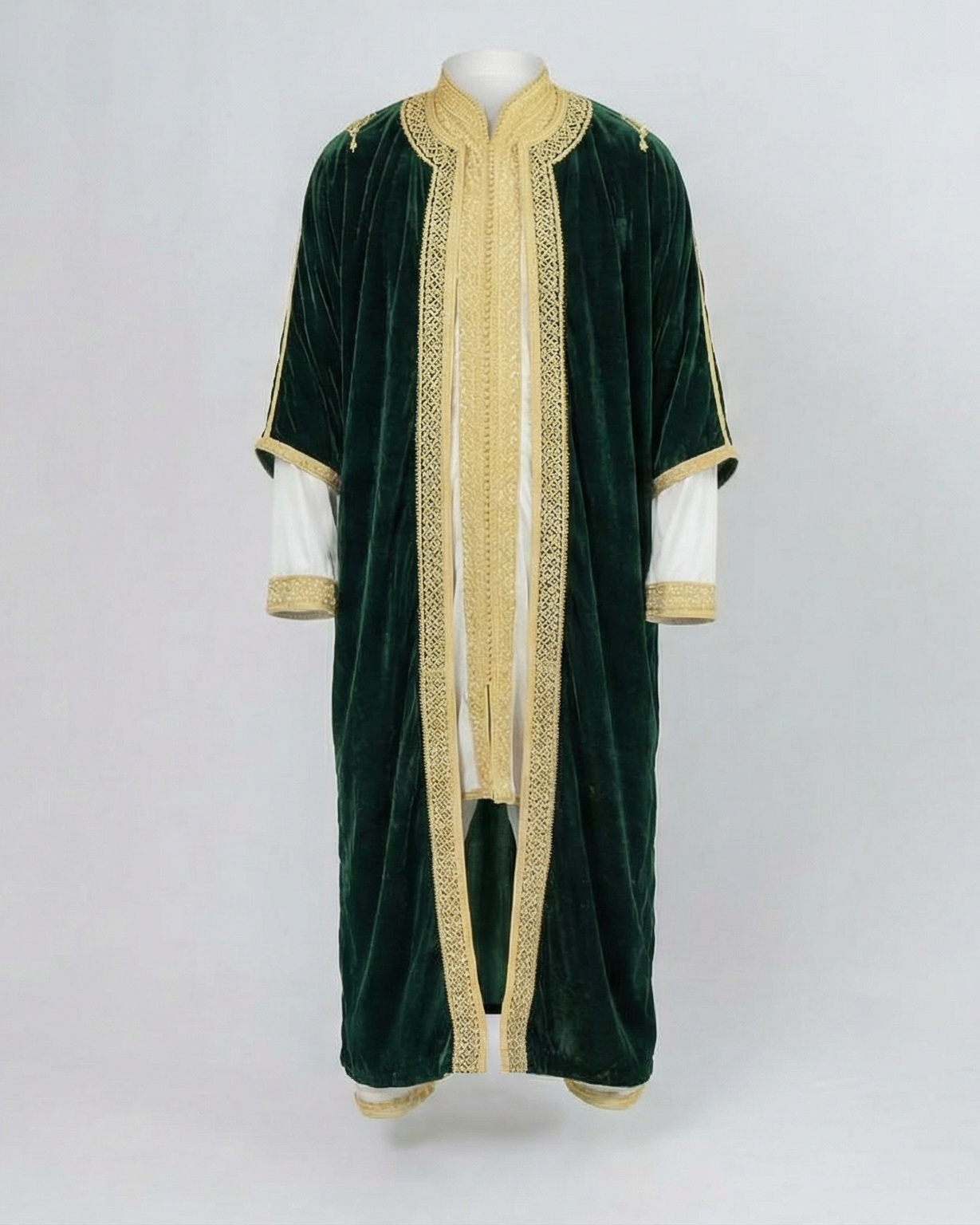 mannequin portant jabador homme matiere trois-pieces de couleur vert-et-or avec un travail finition faite main vue entiere