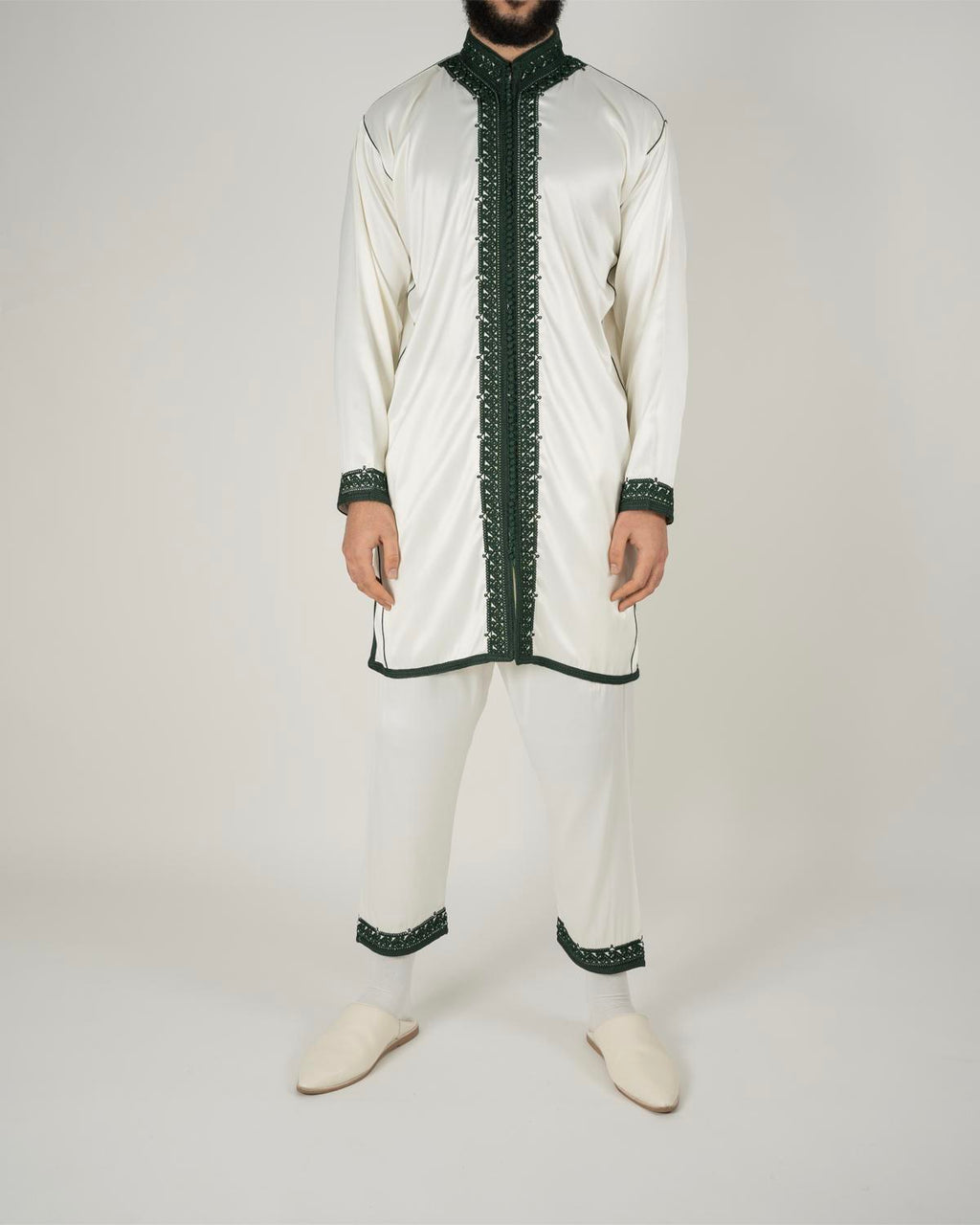 mannequin portant jabador homme matiere trois-pieces de couleur vert avec un travail finition faite main vue entiere
