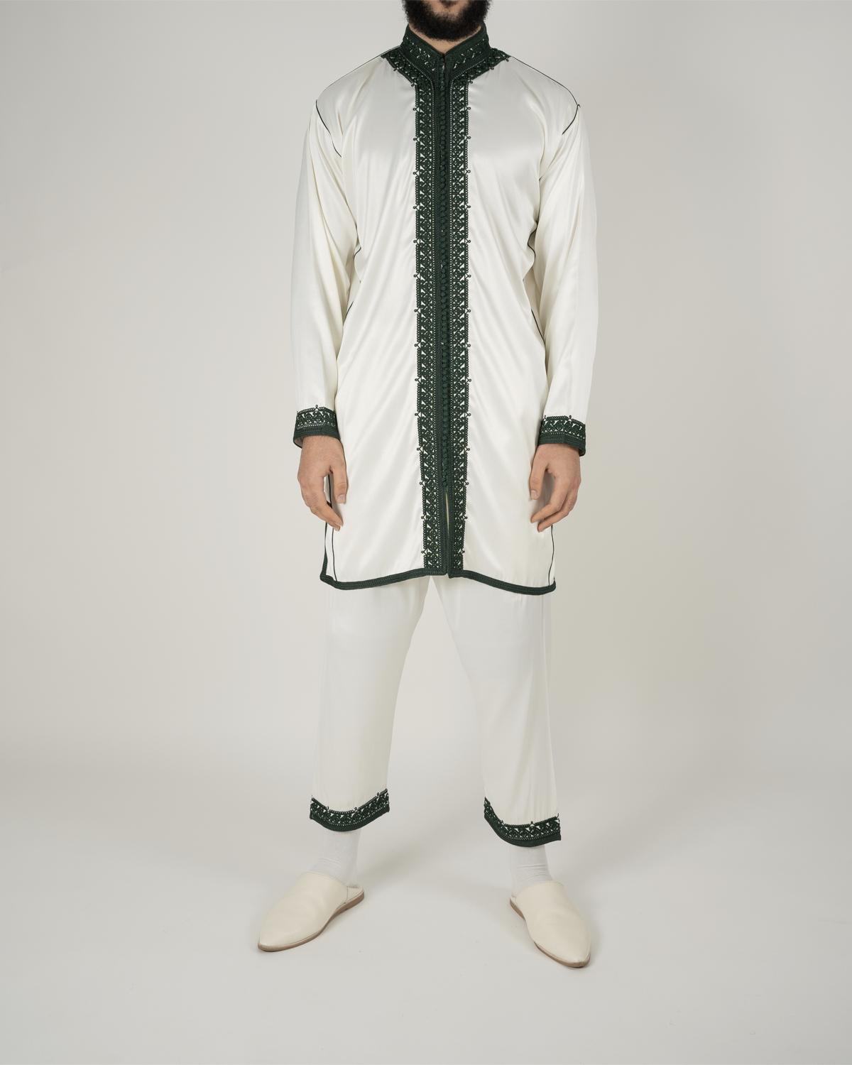 mannequin portant jabador homme matiere trois-pieces de couleur vert avec un travail finition faite main vue entiere